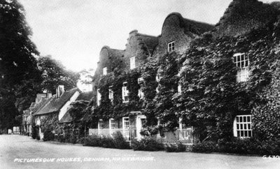 Case pittoresche, Denham, vicino a Uxbridge da English Photographer